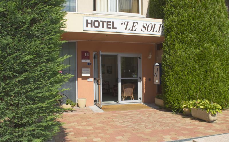 Hotel Le Soli Saint-Julien-en-Genevois Bagian luar foto