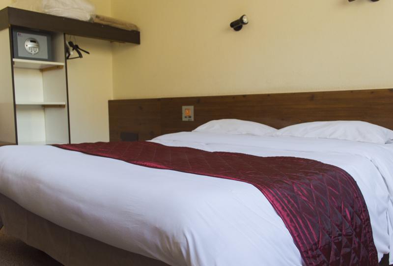 Hotel Le Soli Saint-Julien-en-Genevois Bagian luar foto