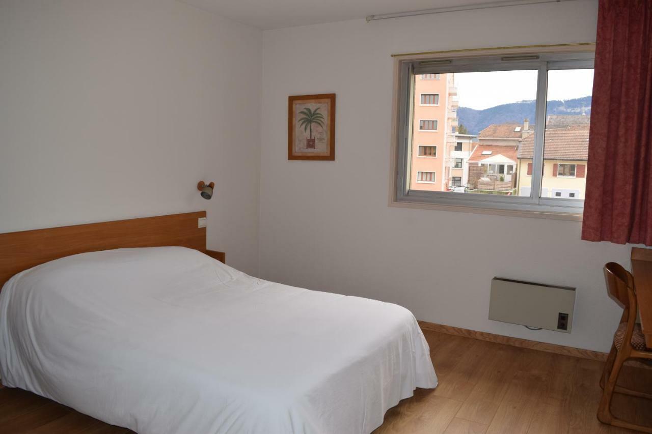 Hotel Le Soli Saint-Julien-en-Genevois Bagian luar foto