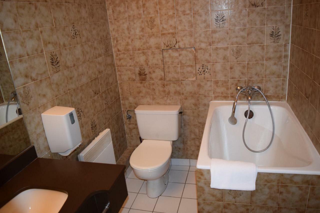 Hotel Le Soli Saint-Julien-en-Genevois Bagian luar foto